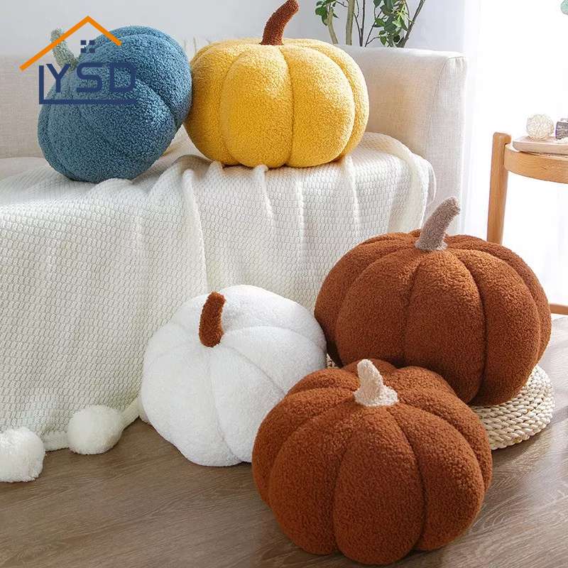 Juguete de peluche de calabaza
